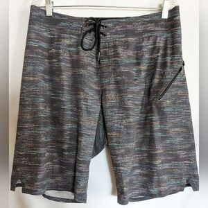 Lululemon Men's Large 34 Seamless Board Surf Boat Shorts Stretchy Surfing